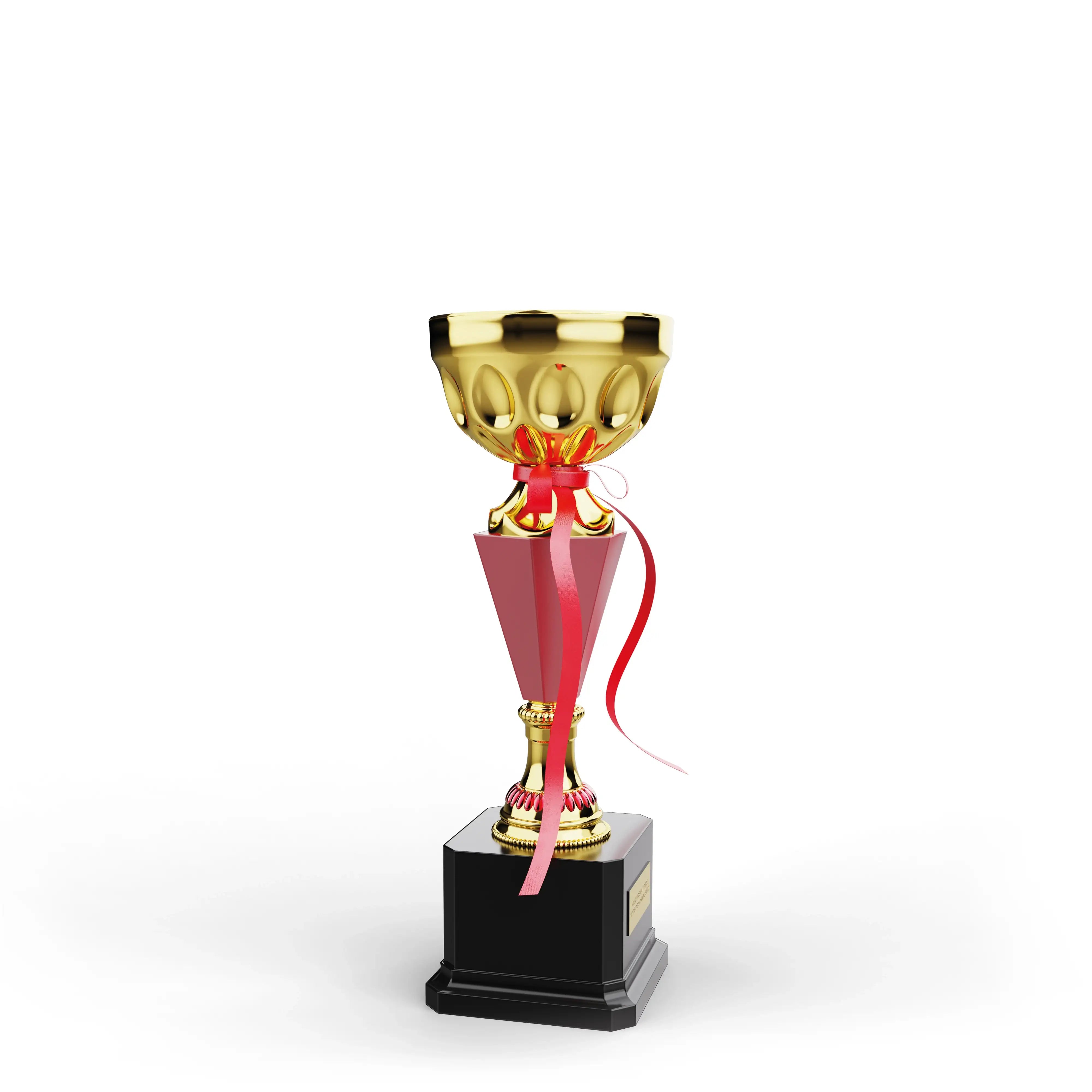coupe en métal or et rouge