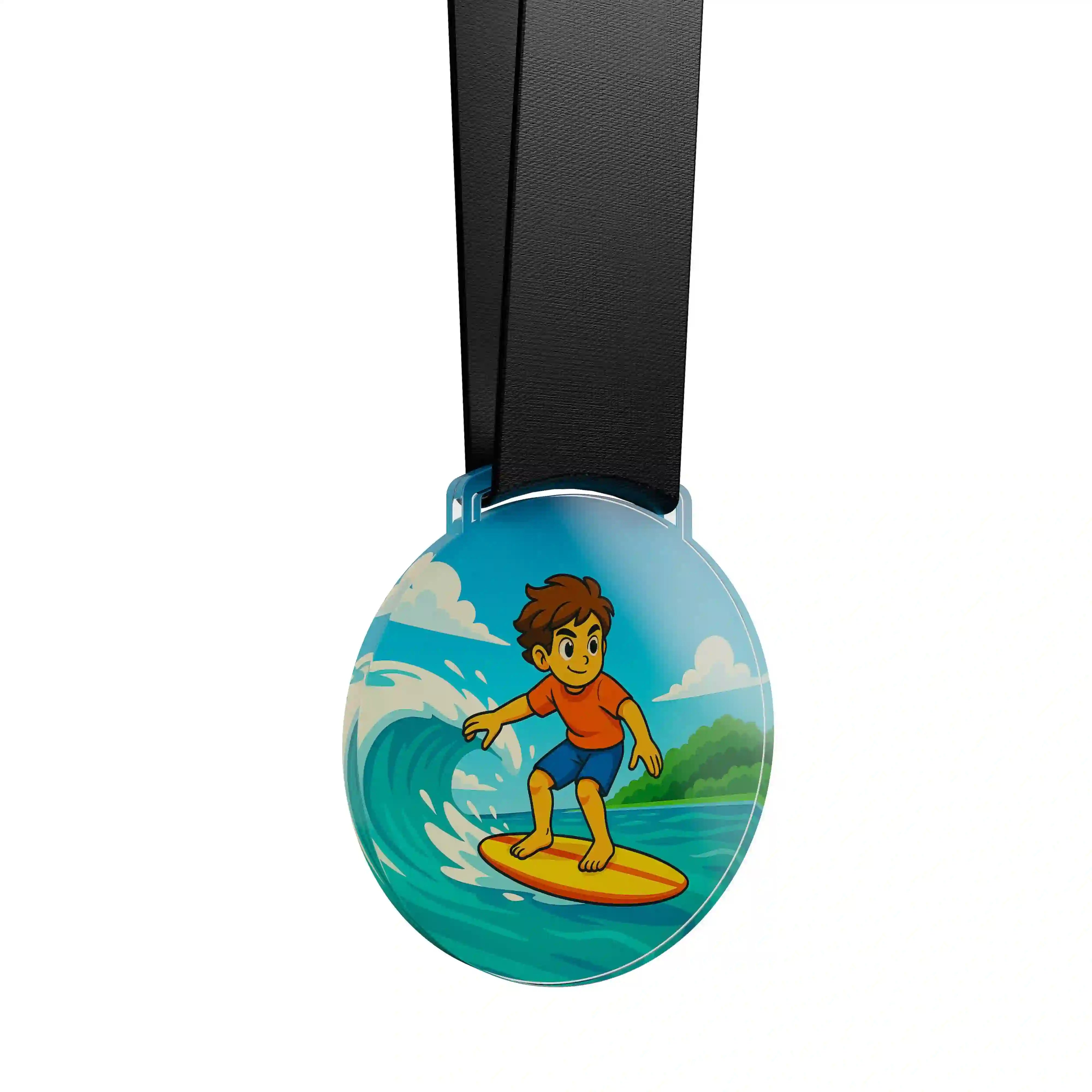 médaille acrylique d'un jeune garçon faisant du surf 